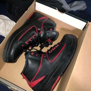 Jordan 2’s black and red